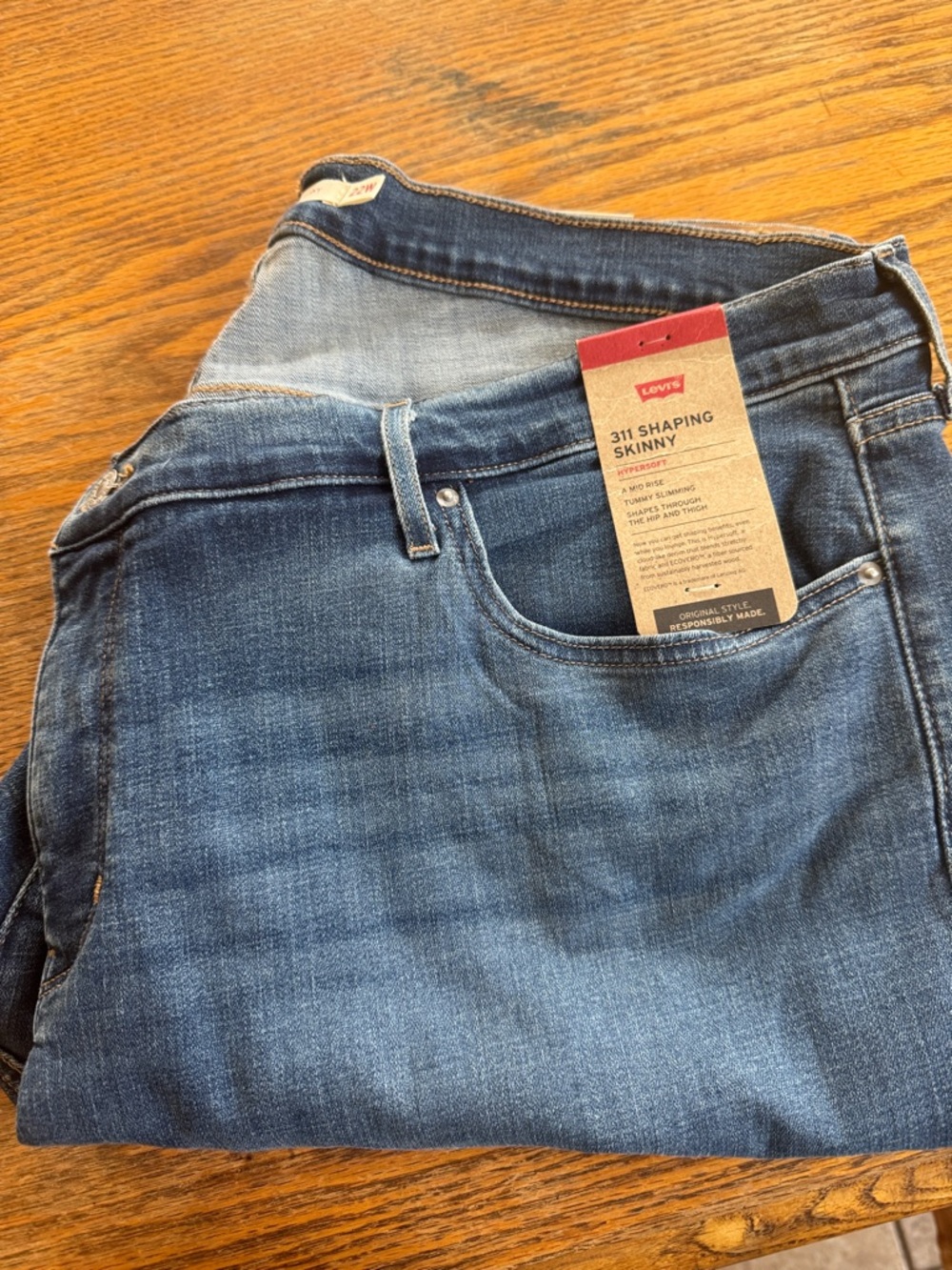 NWT Levi's 22W Shaping 311 Skinny Jeans in Medium to Dark Blue Wash